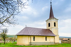 Biserica cu hramul: „Sfintii Arhangeli Mihail si Gavril“