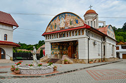 Biserica cu hramul: „Sfântul Ioan Botezătorul” Biserica cu hramul: „Sfântul Ioan Botezătorul”